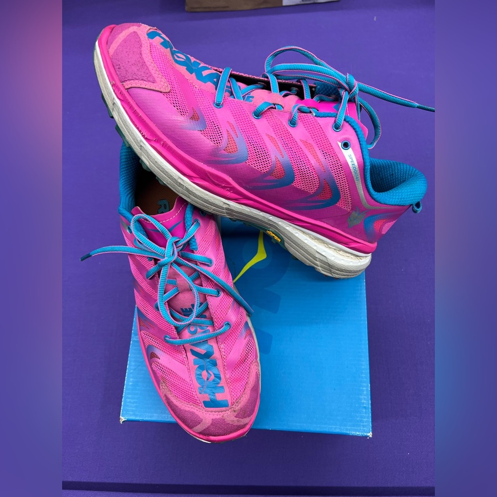 HOKA ONE ONE SPEEDGOAT NEON FUCHSIA / BLUE JEWEL RUNNING SHOES - WOMEN'S